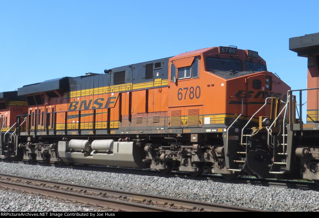 BNSF 6780